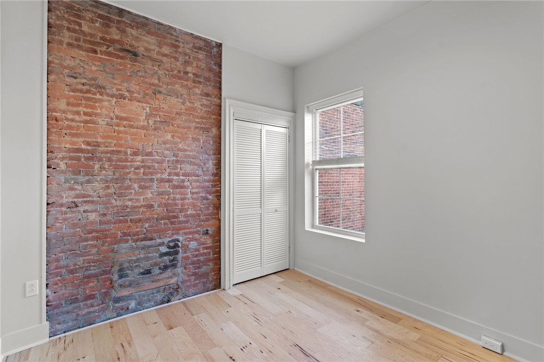 2011 Forbes Ave