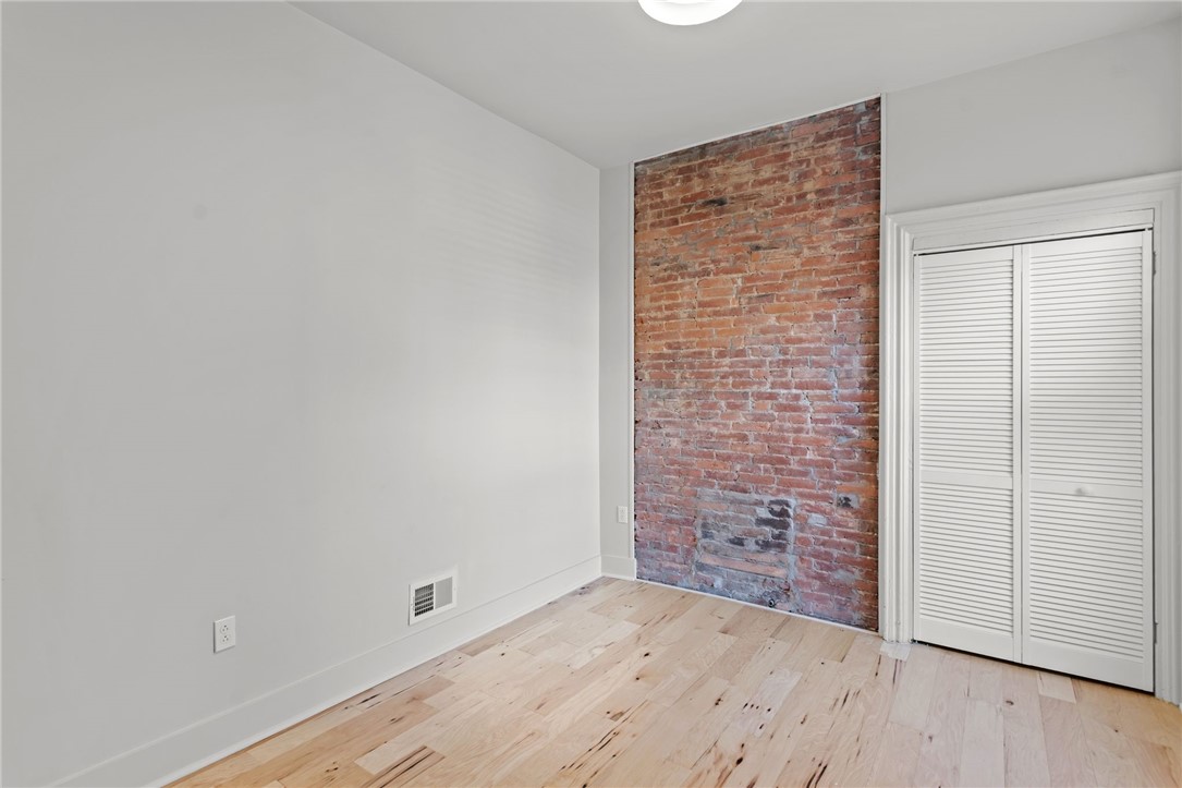 2011 Forbes Ave