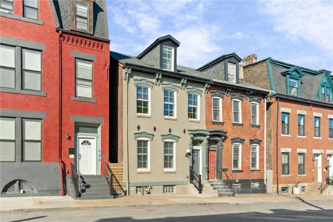 2011 Forbes Ave