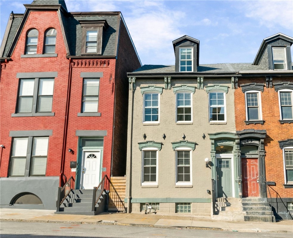 2011 Forbes Ave