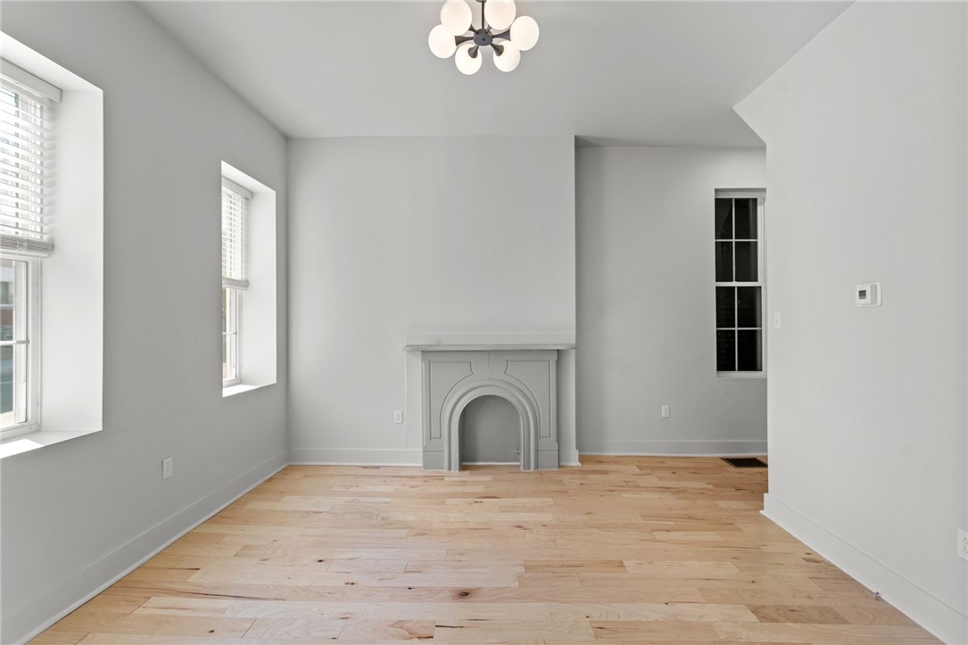 2011 Forbes Ave