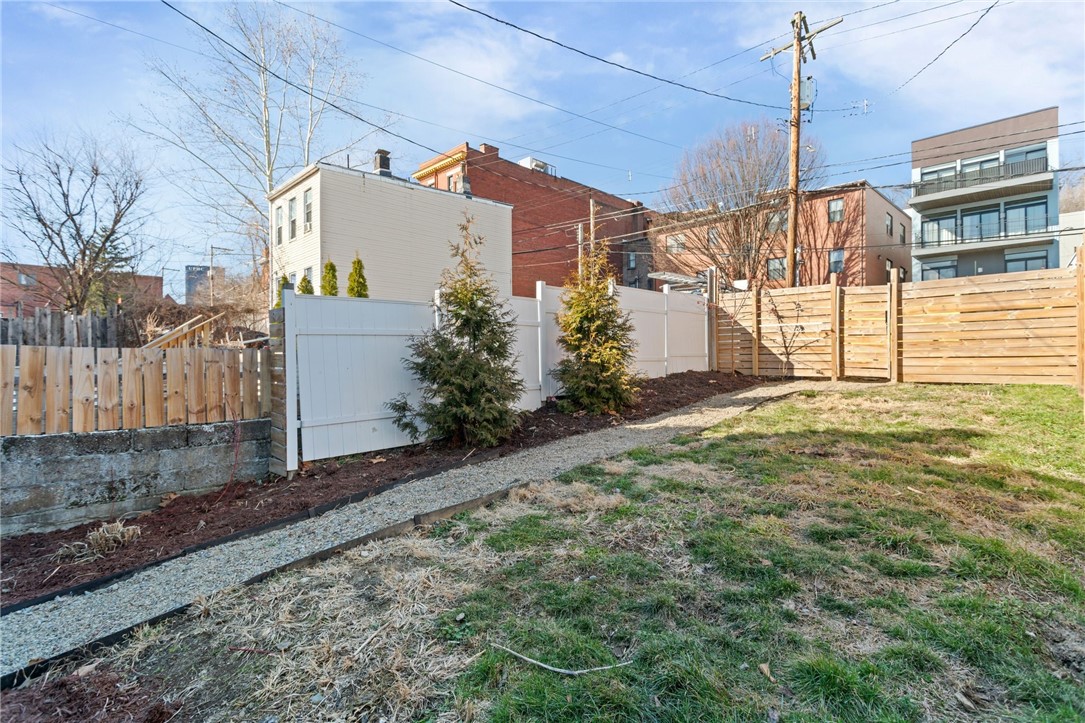 2011 Forbes Ave
