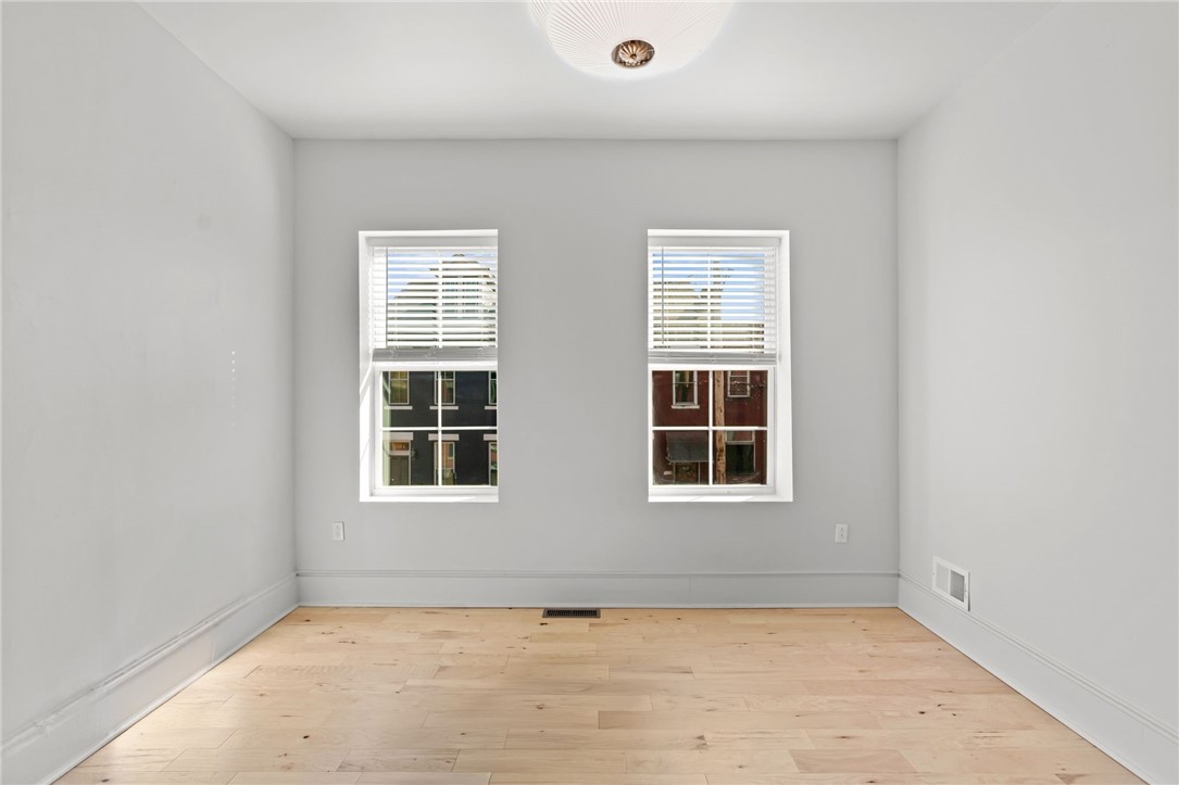 2011 Forbes Ave