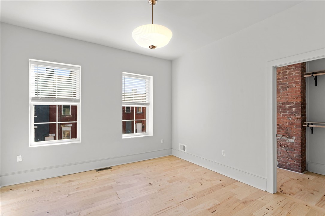 2011 Forbes Ave