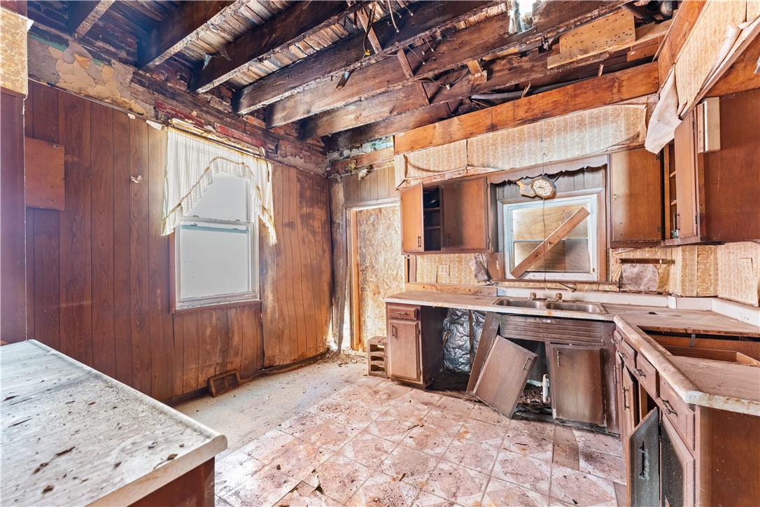 115 Hawkins Ave