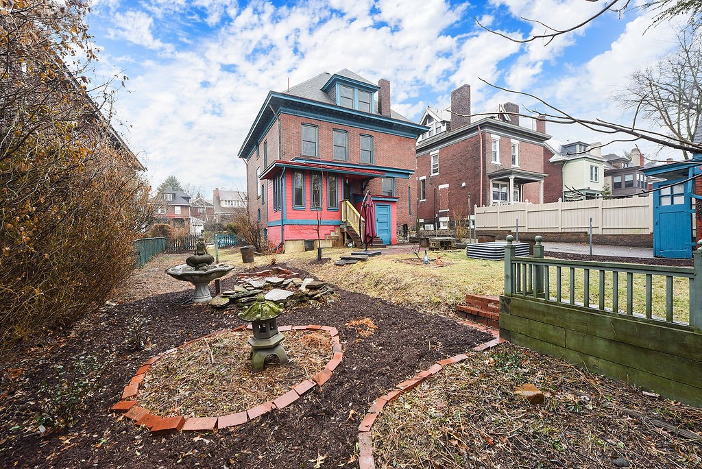 5536 Bryant St