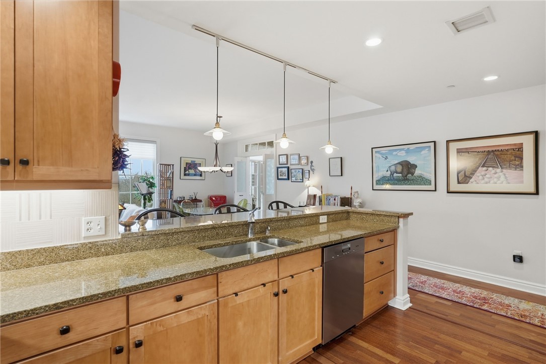 1240 Crescent Pl 2H