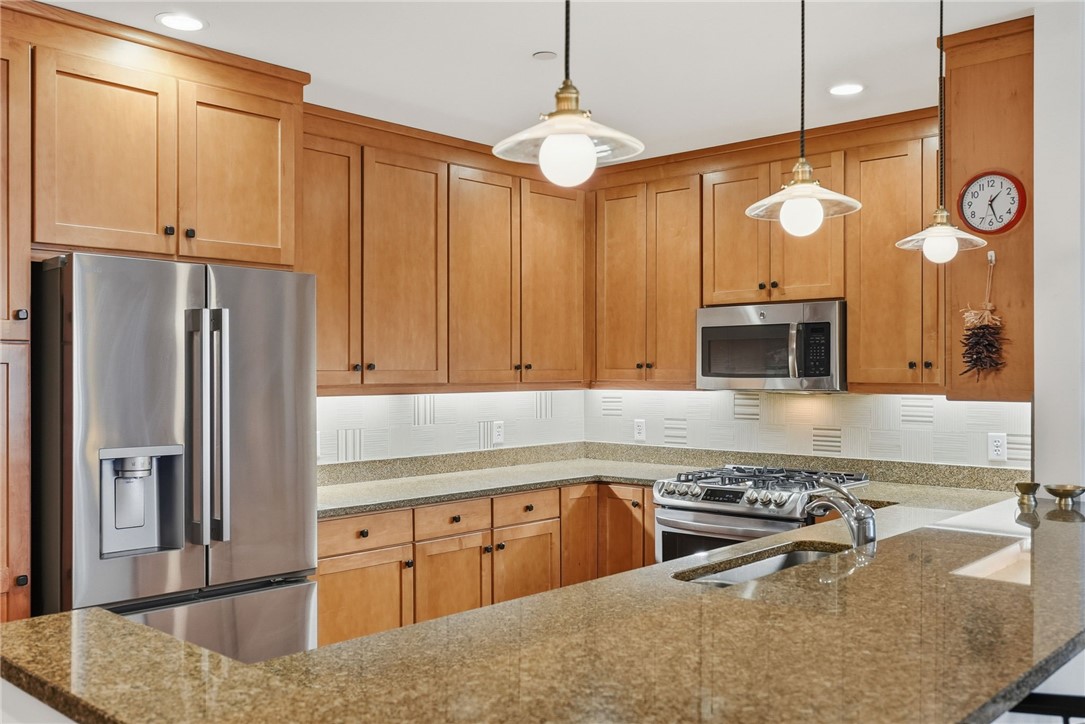 1240 Crescent Pl 2H