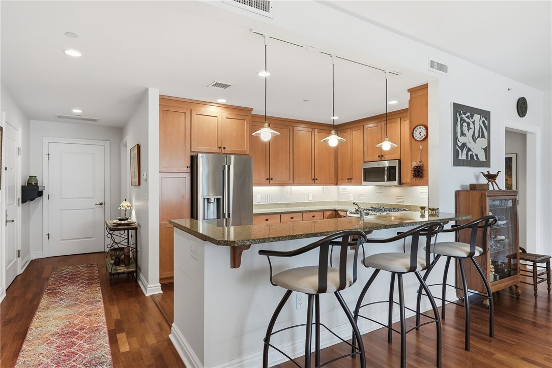1240 Crescent Pl 2H