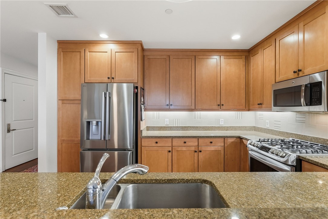1240 Crescent Pl 2H
