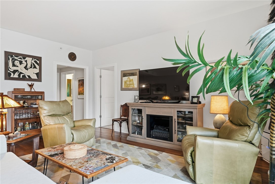 1240 Crescent Pl 2H