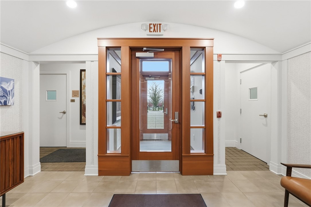 1240 Crescent Pl 2H