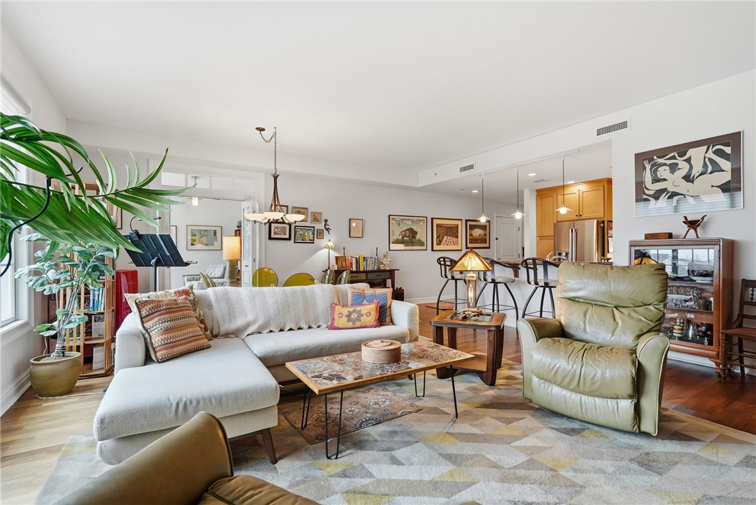 1240 Crescent Pl 2H