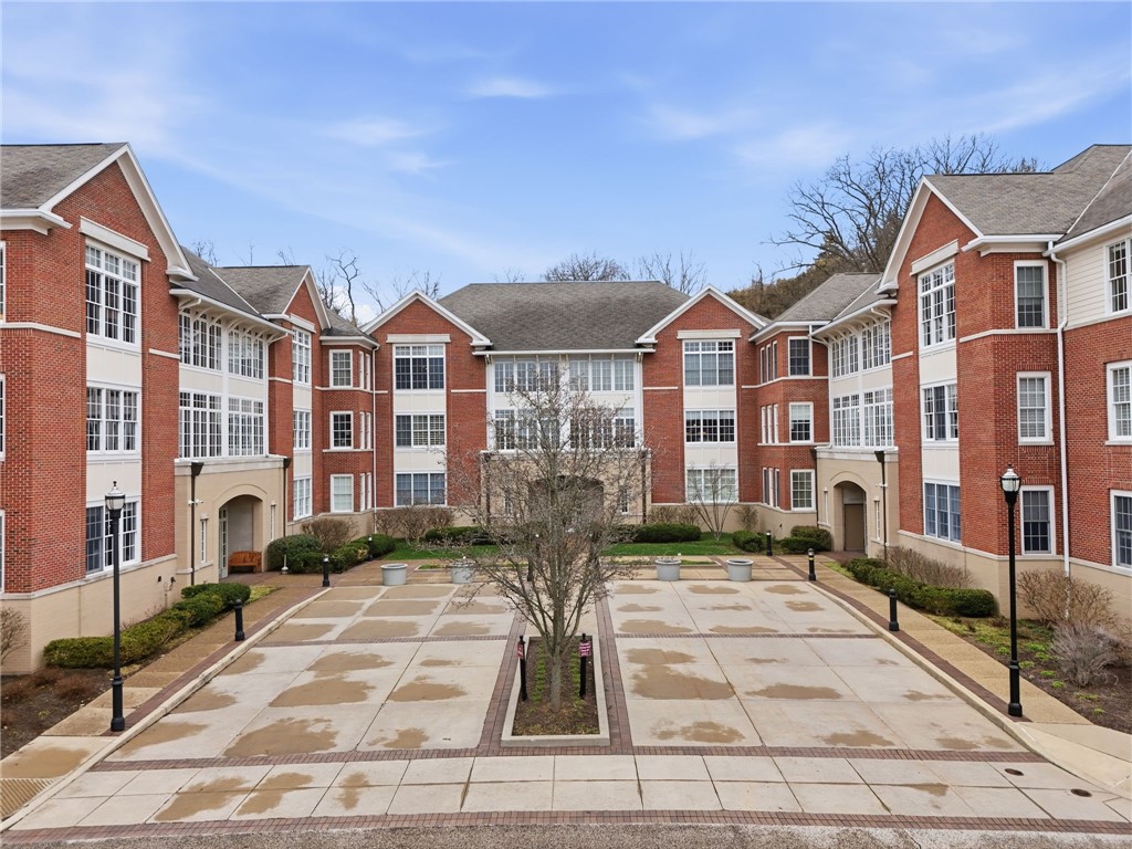 1240 Crescent Pl 2H