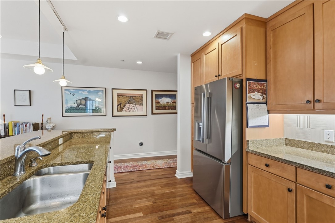 1240 Crescent Pl 2H
