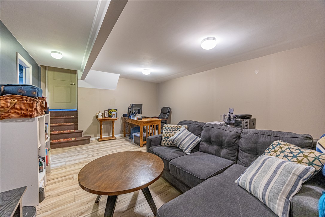 624 Fort Couch Rd