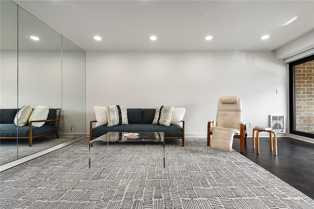 307 S Dithridge St 212