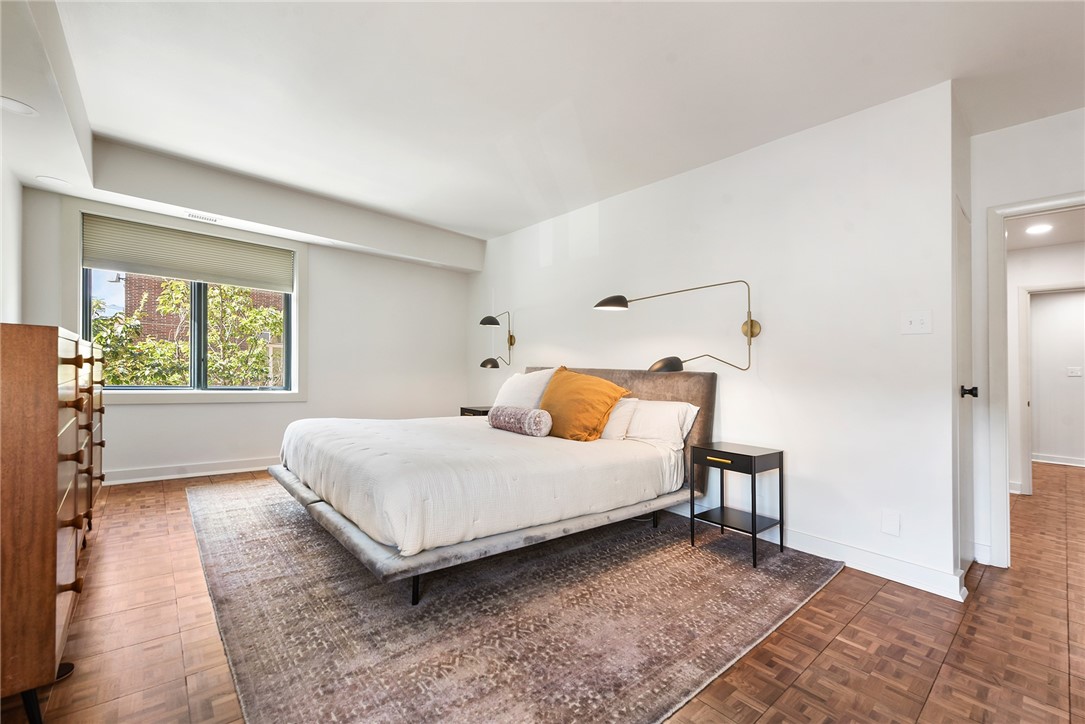 307 S Dithridge St 212