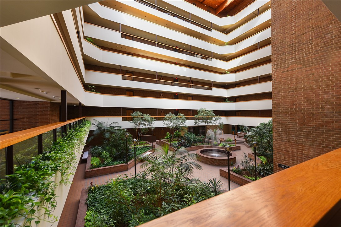 307 S Dithridge St 212