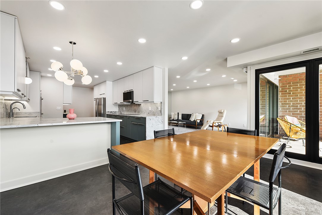 307 S Dithridge St 212