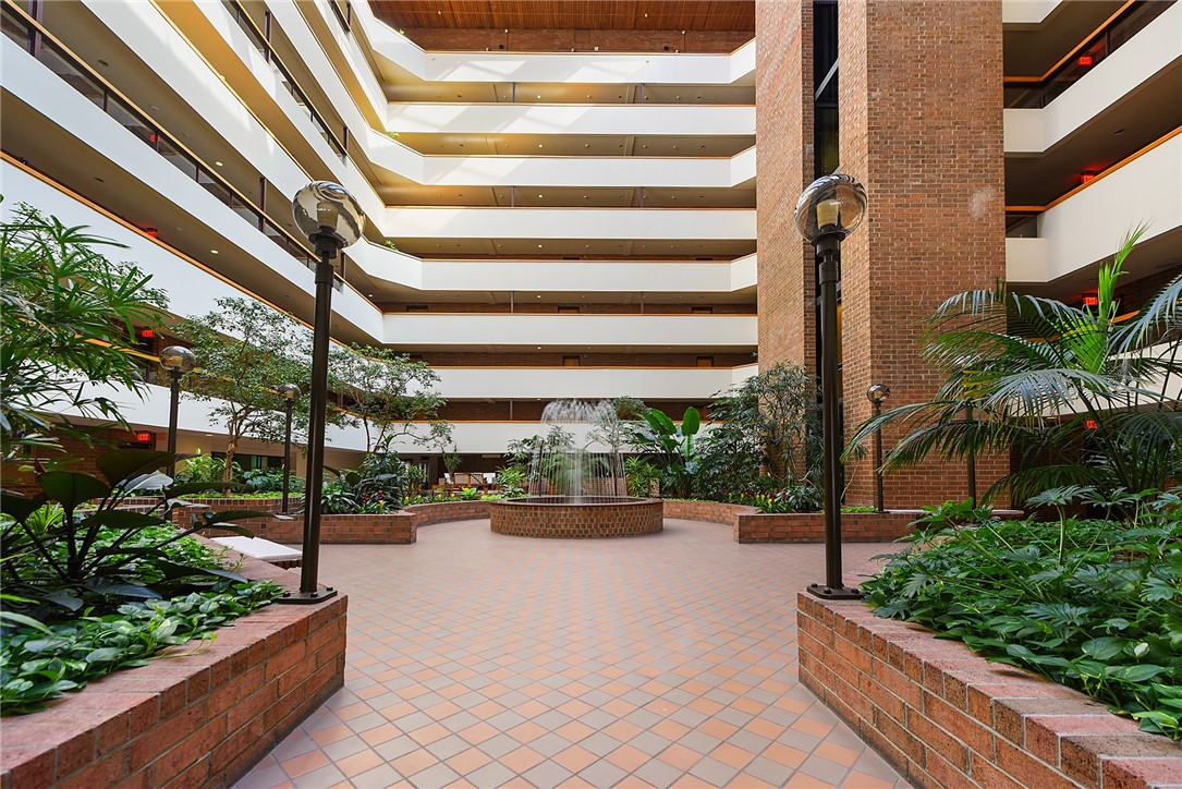 307 S Dithridge St 212