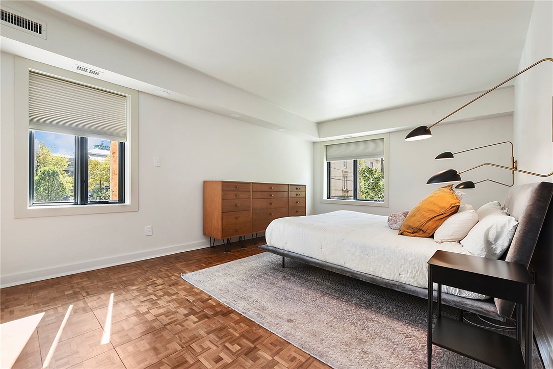 307 S Dithridge St 212