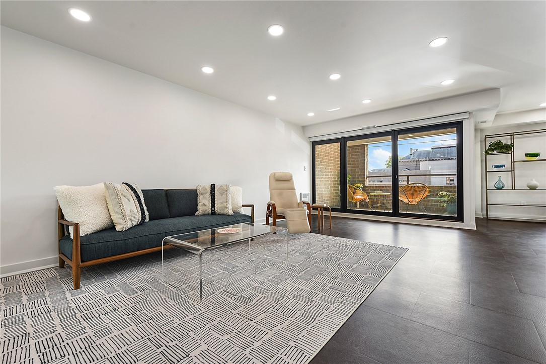 307 S Dithridge St 212