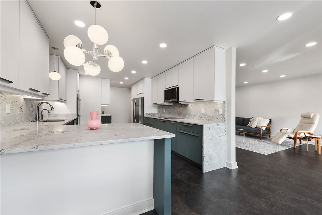 307 S Dithridge St 212