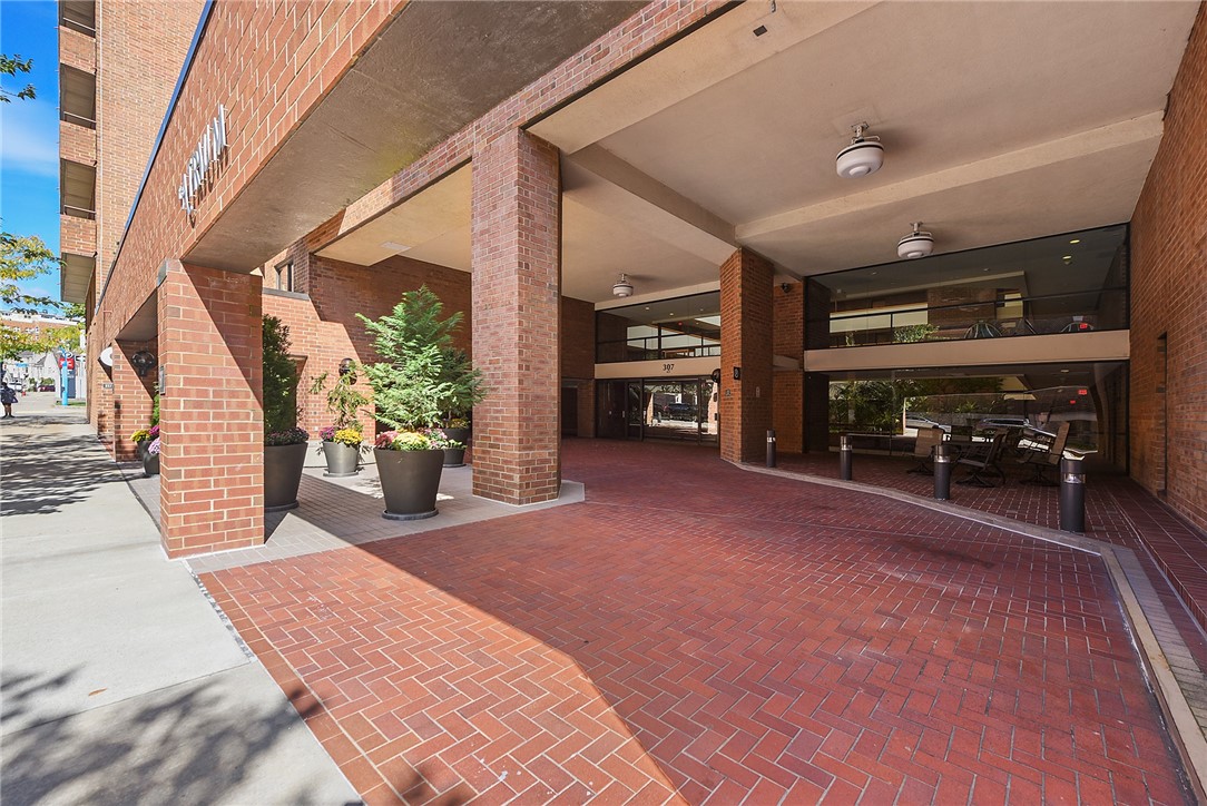 307 S Dithridge St 212