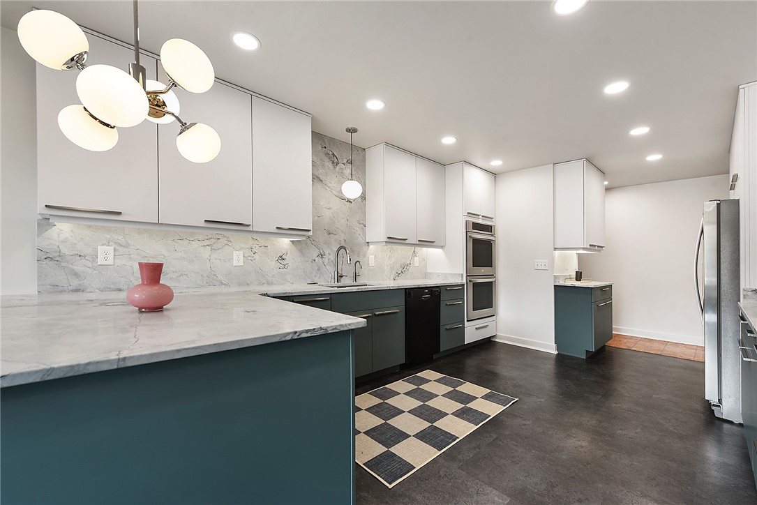 307 S Dithridge St 212