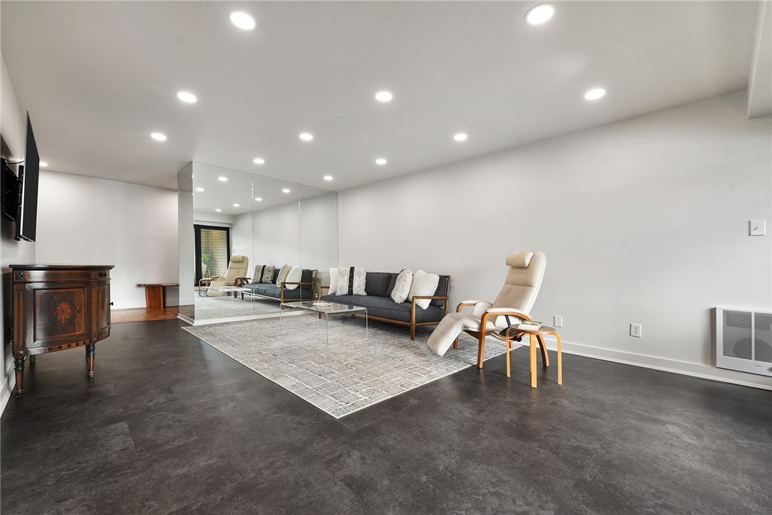 307 S Dithridge St 212