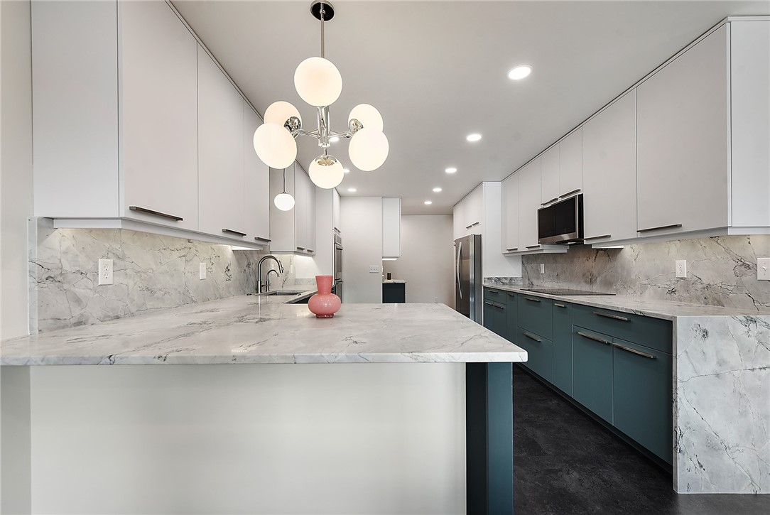 307 S Dithridge St 212