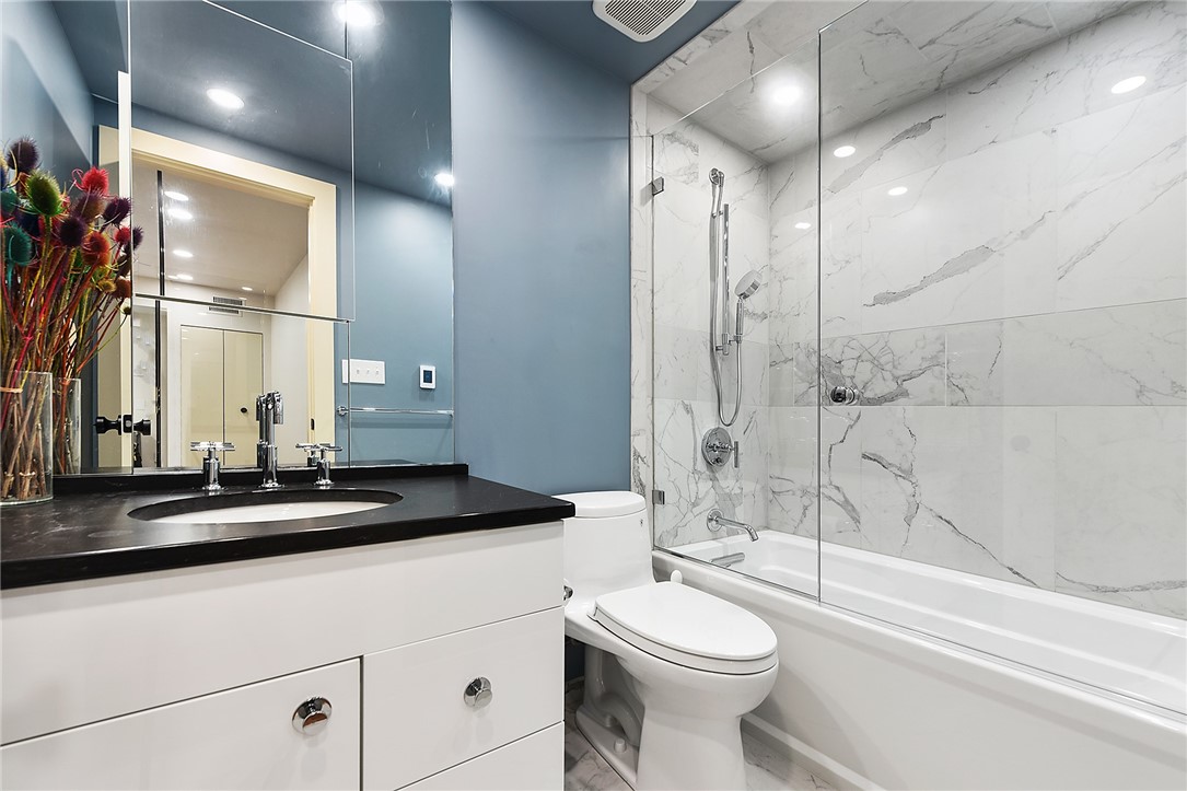 307 S Dithridge St 212