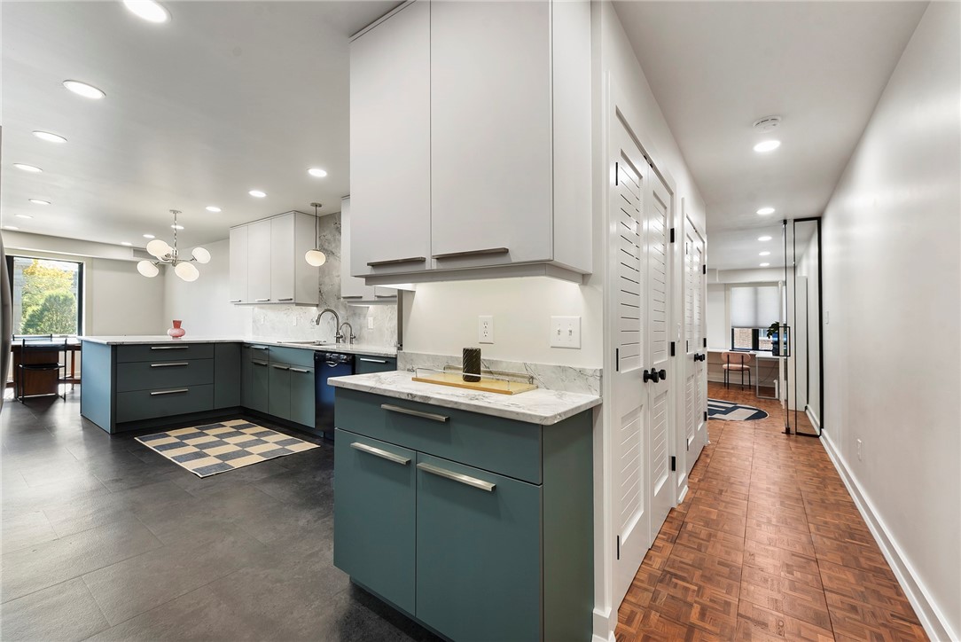 307 S Dithridge St 212