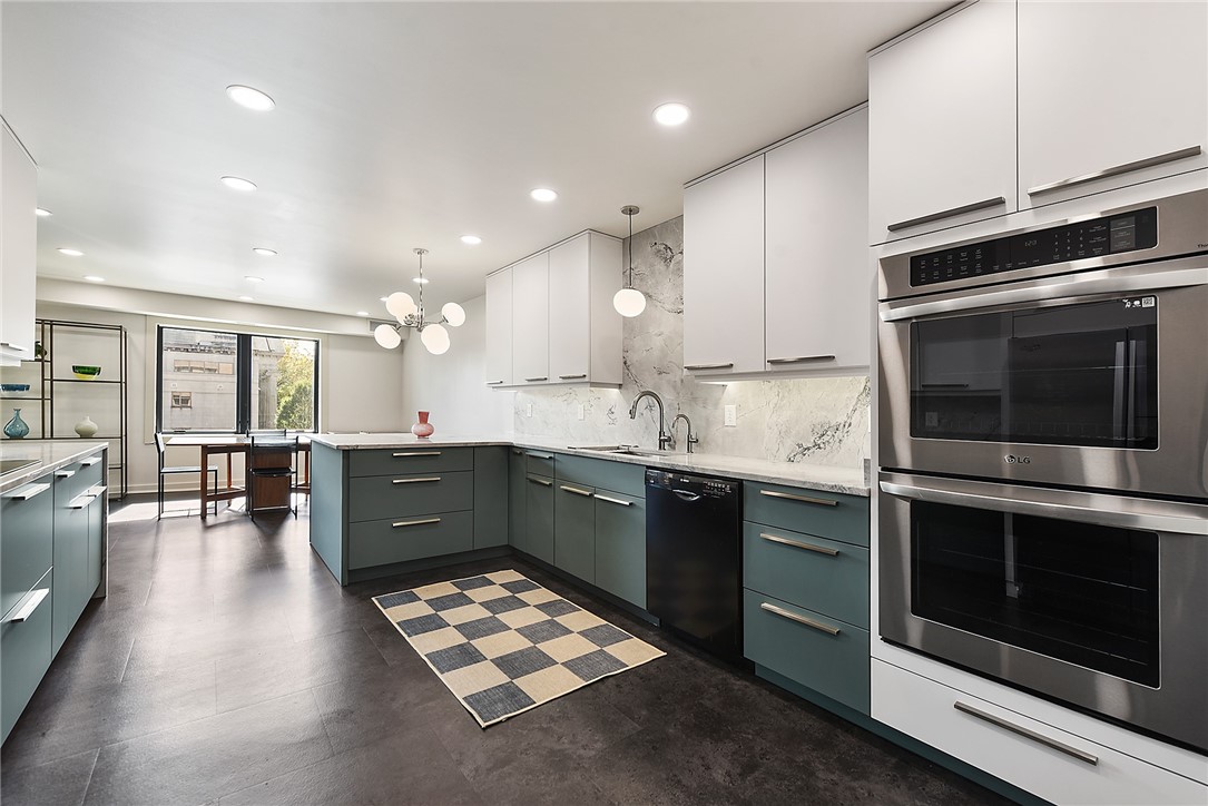 307 S Dithridge St 212