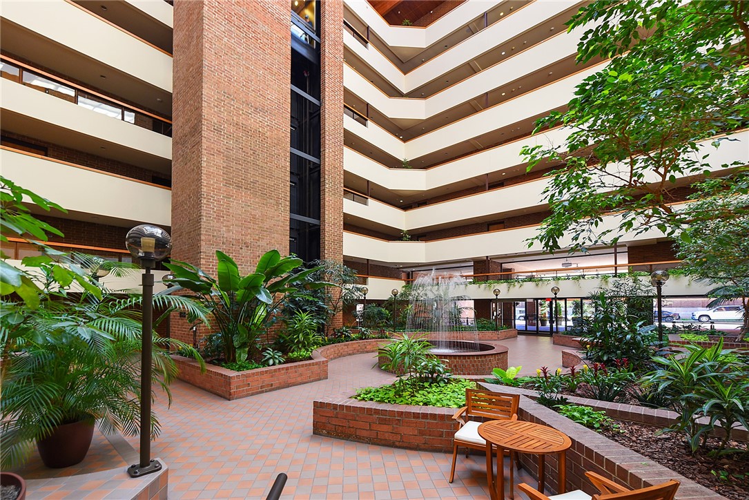 307 S Dithridge St 212