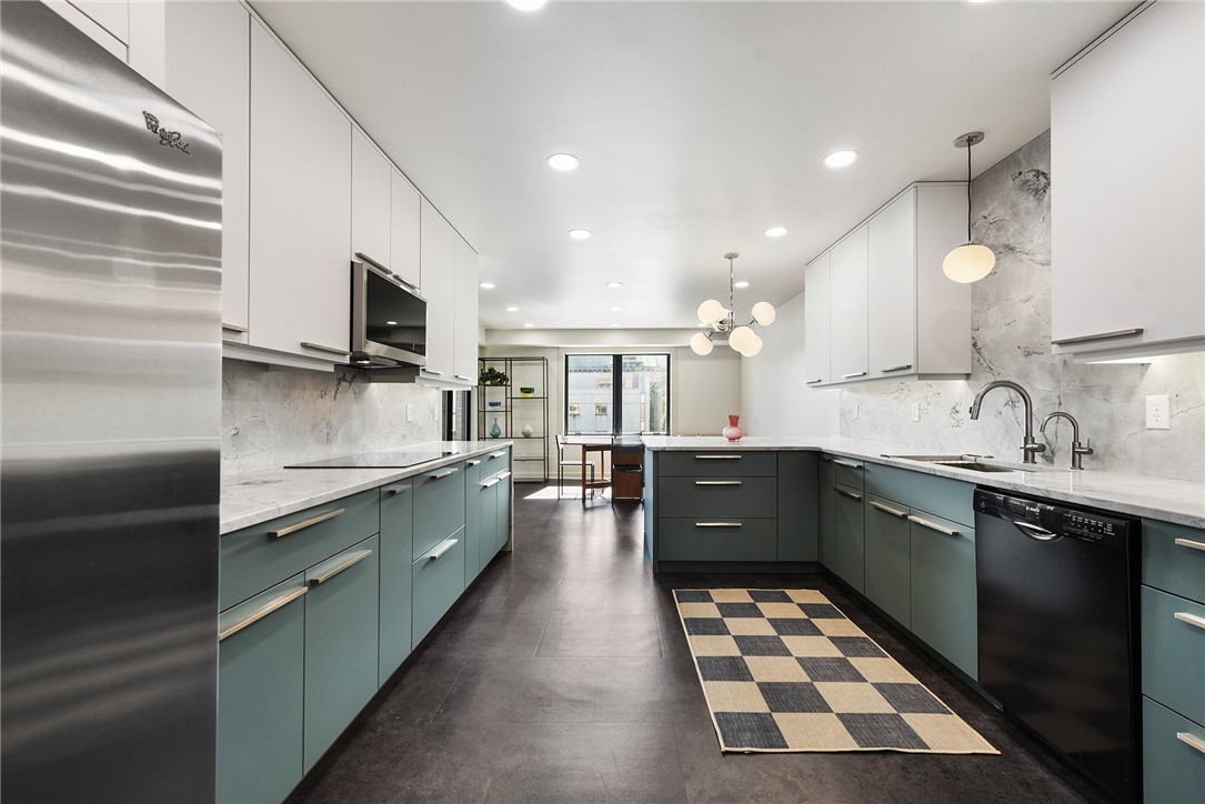 307 S Dithridge St 212