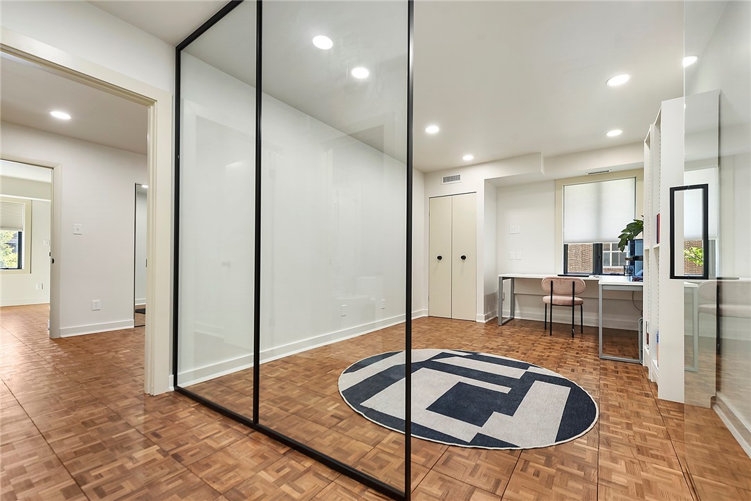 307 S Dithridge St 212