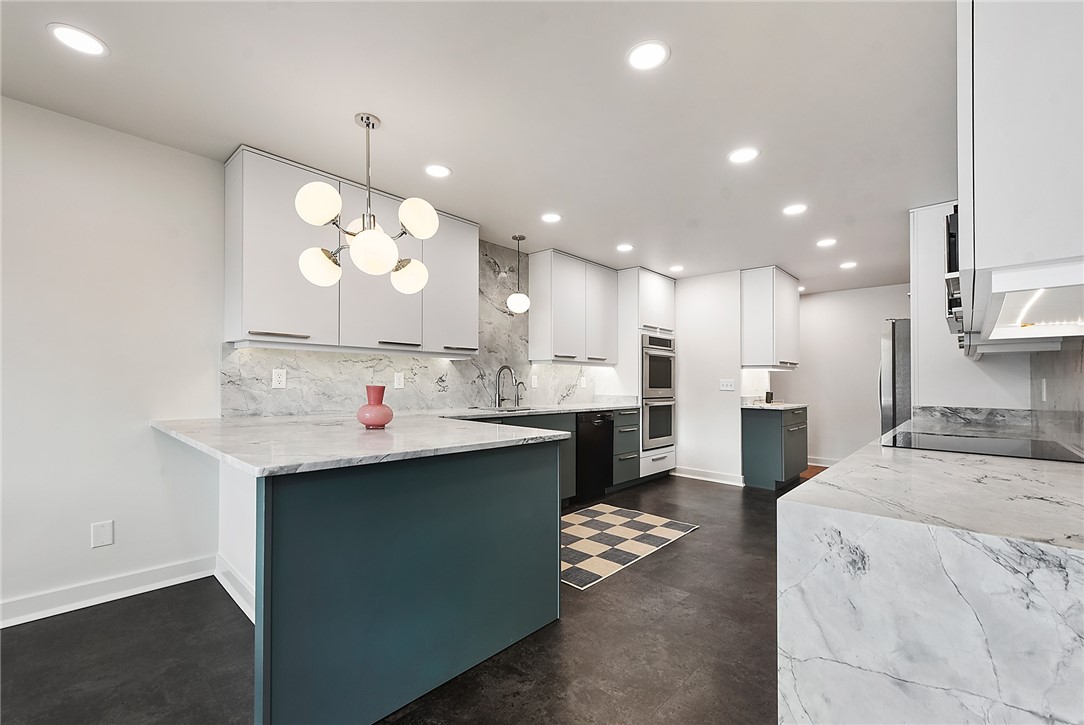 307 S Dithridge St 212