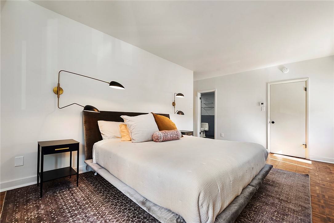 307 S Dithridge St 212