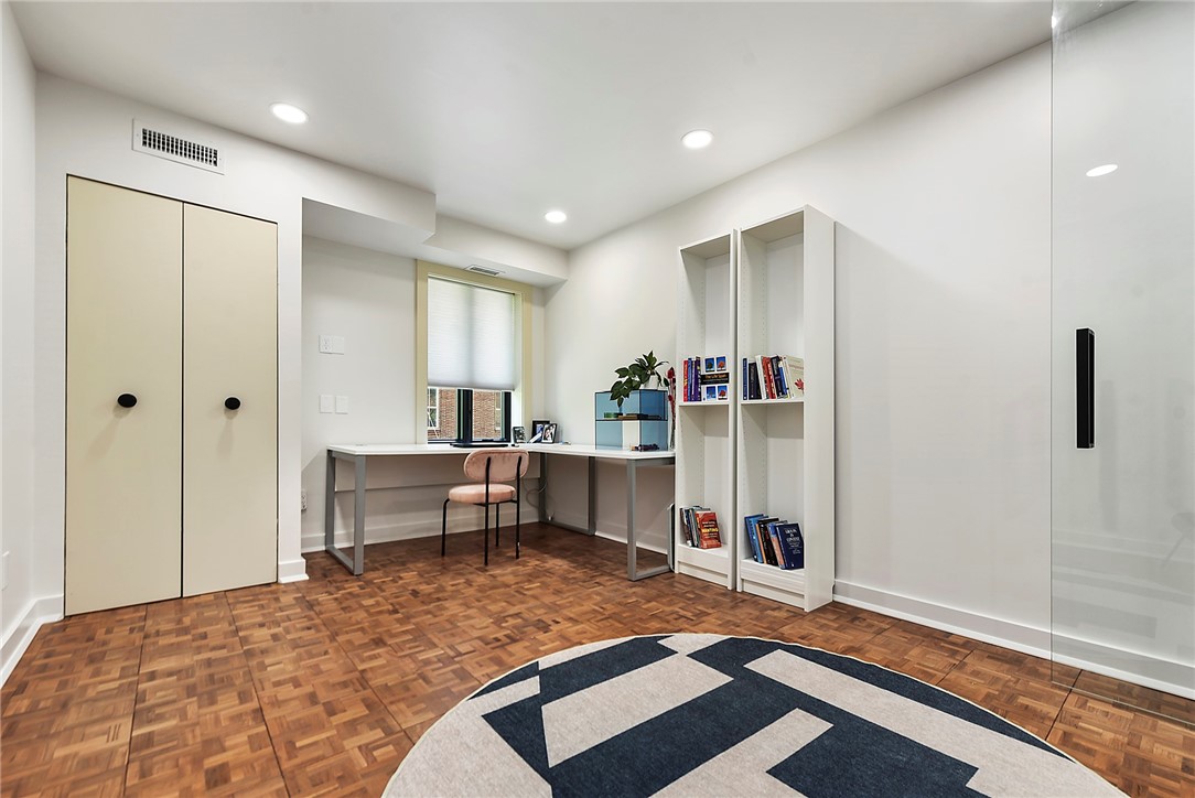 307 S Dithridge St 212