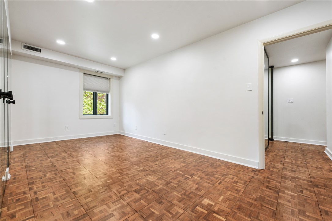 307 S Dithridge St 212