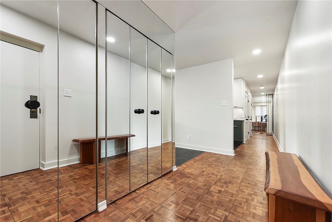 307 S Dithridge St 212