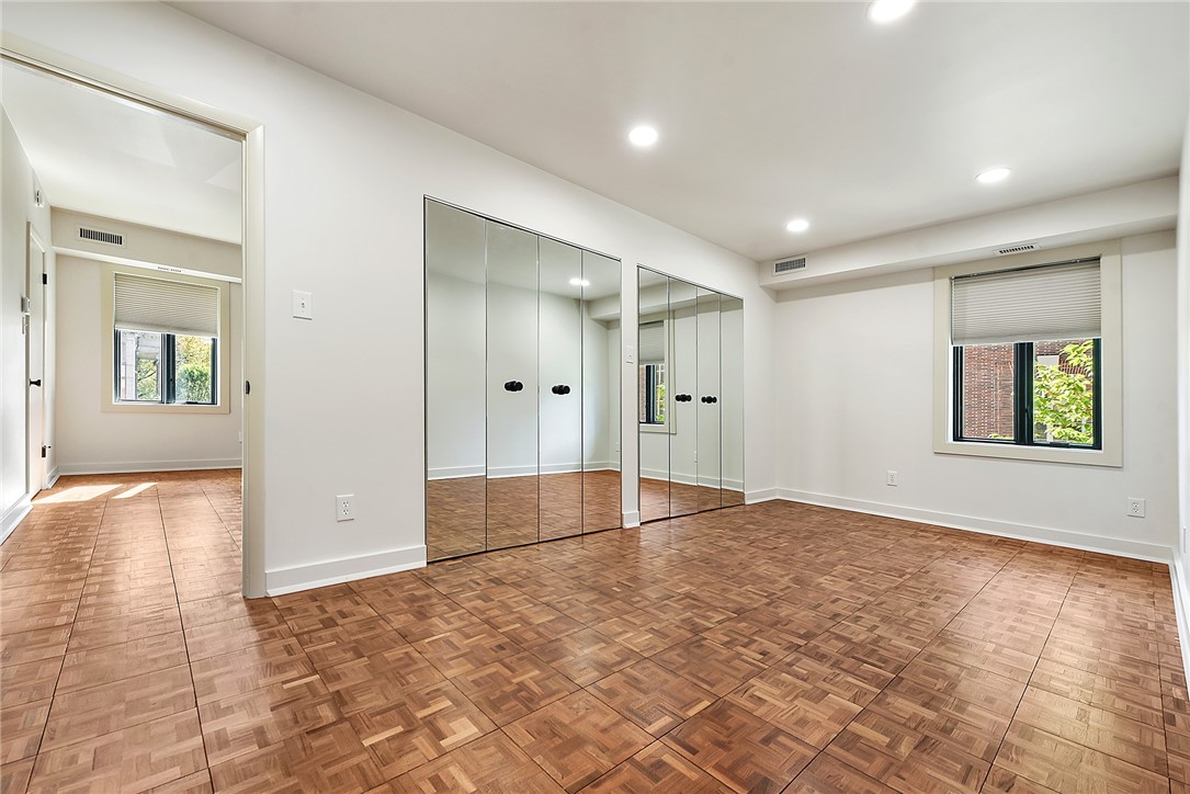 307 S Dithridge St 212