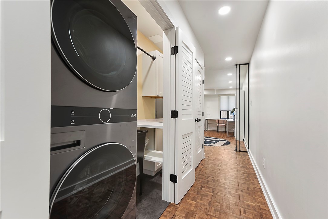 307 S Dithridge St 212