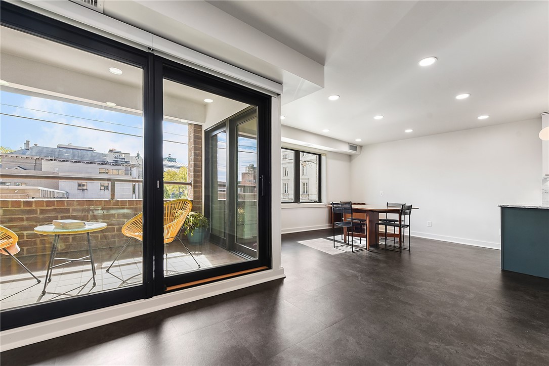 307 S Dithridge St 212