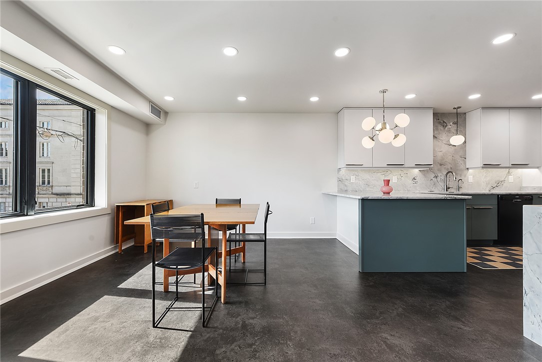 307 S Dithridge St 212