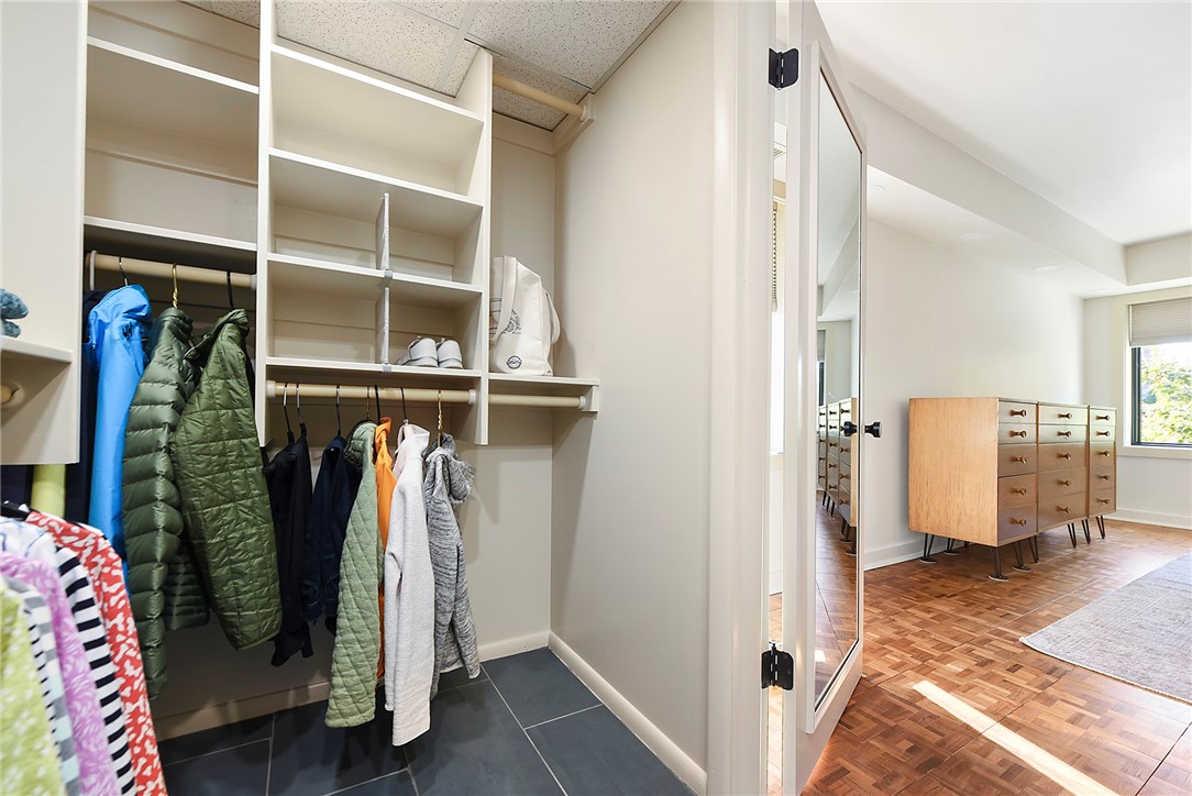 307 S Dithridge St 212