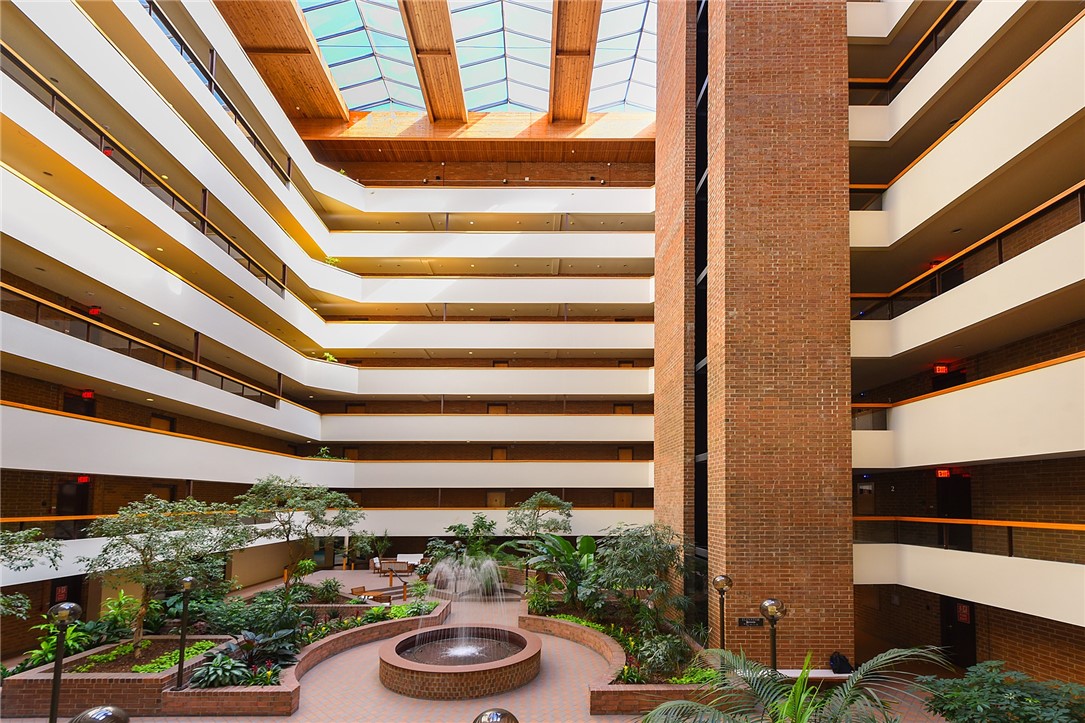 307 S Dithridge St 212