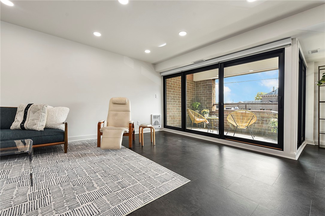 307 S Dithridge St 212